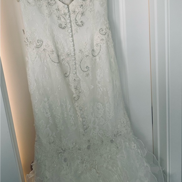 Wedding Dress - Picture 8 of 10